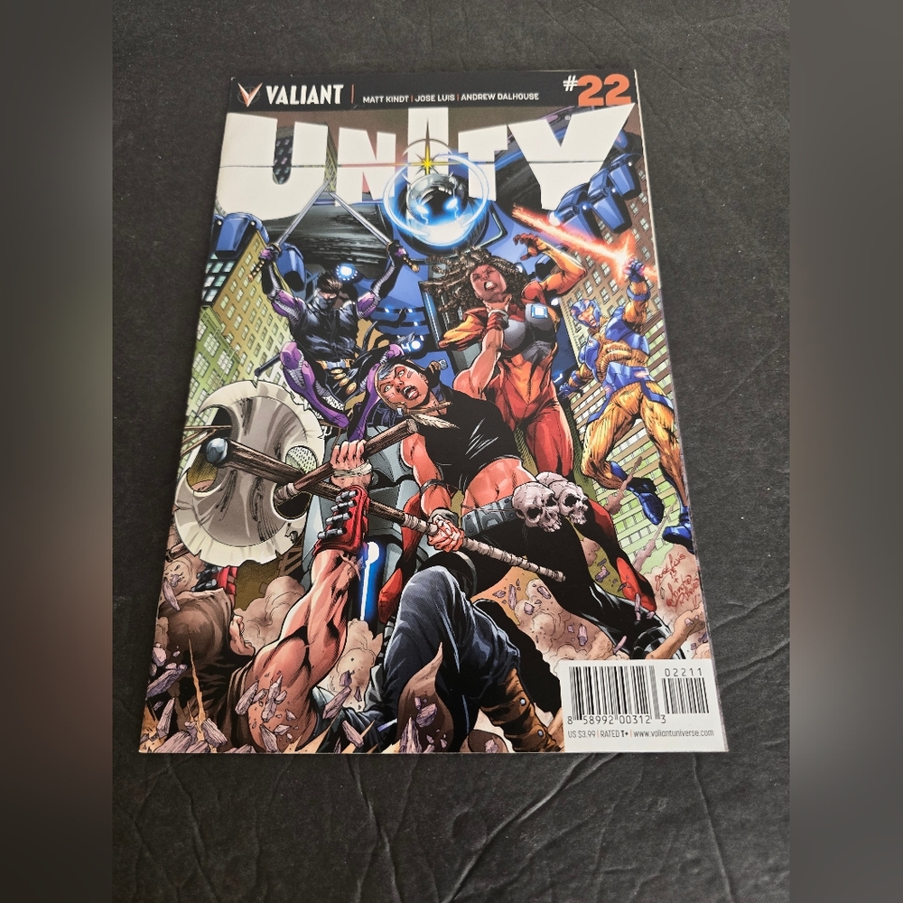 Vintage # 22~ Sept. 2015 ~ Valiant Entertainment ~ 8.5 NEW